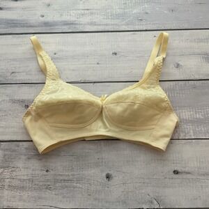 Airway Mastectomy Bra Womens 32A Nude Beige Wireless Soft‎ Cup 1470